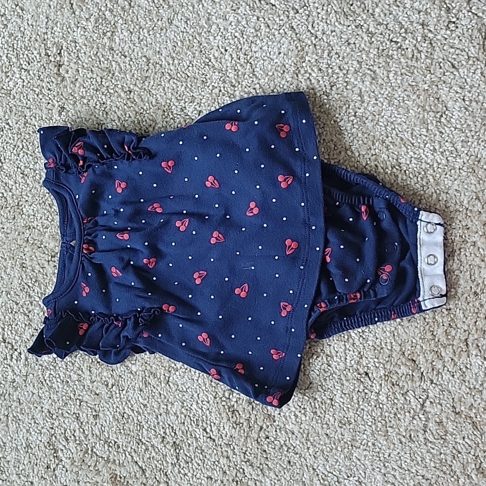 Baby girls outfit size 0-3 months; baby clothing